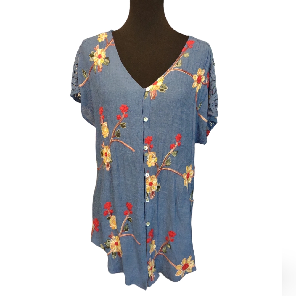 Fig and Flower 1X Floral Embroidered Button Up Blouse with Lace